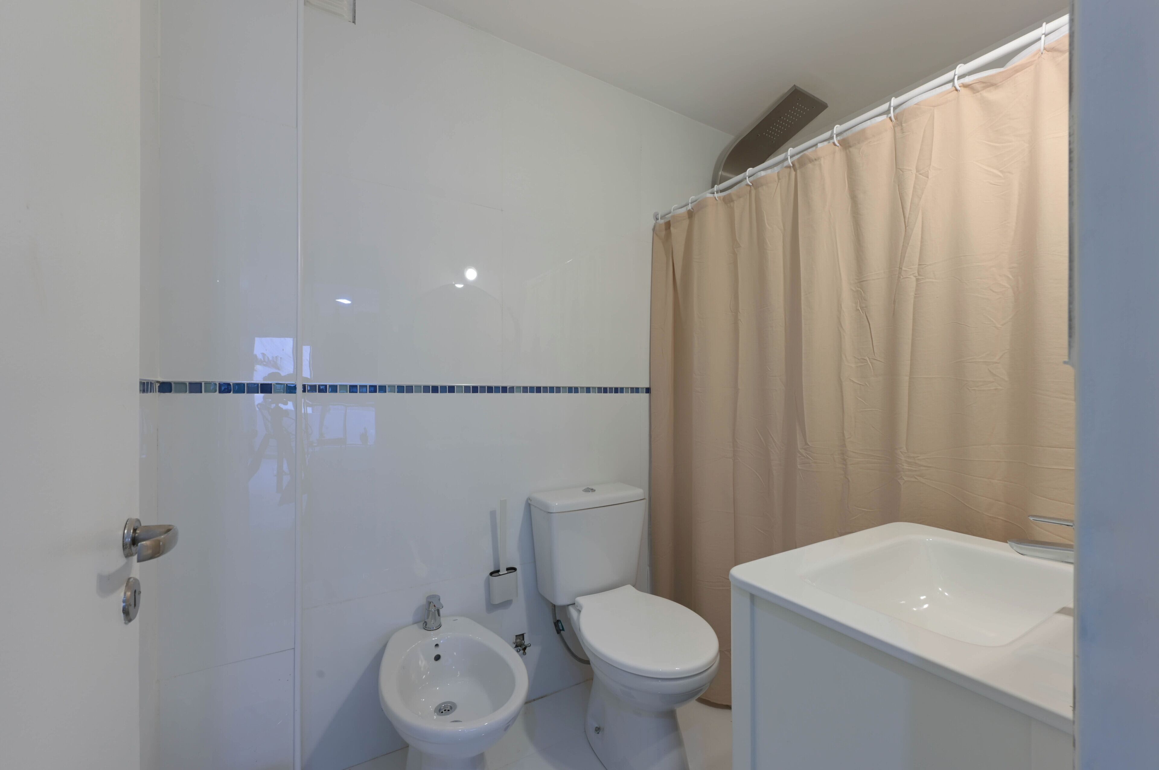 Stúdíóíbúð | Baðherbergi | Sturta, handklæði, sápa, sjampó