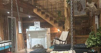 Serene 2-bedroom bed & breakfast four miles from Lake Okhissa in Meadville
