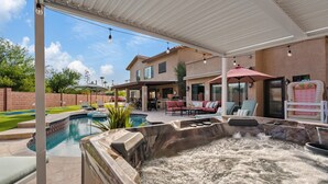 Outdoor pool, a heated pool - Play in Paradise with 20 Pals: Pool, Mini Golf, Pickleball,  Spanish Flair (Scottsdale)