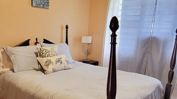 2 bedrooms, iron/ironing board, WiFi, bed sheets