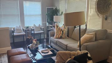 Townhome, City View | Living area