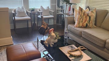 Townhome, City View | Living area