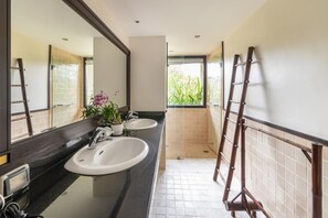 A bathroom with two sinks, a mirror, and a window. - Maan Tawan front beach Villa 12 (Choeng Thale)