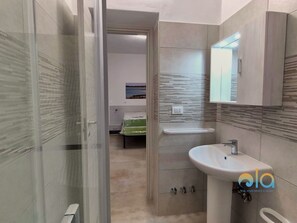 Bathroom - Vrbo Property (San Pietro In Bevagna)
