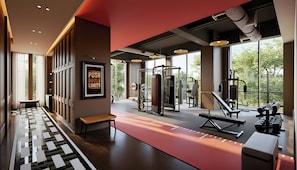 Un gimnasio moderno con equipamiento de ejercicio, una banca y ventanas amplias que dan a zonas verdes.