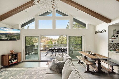 PREMIER 4BR LAKEFRONT HOME + BEST VIEWS + GENERATOR + EASY ACCESS TO LAKE