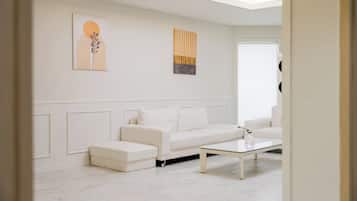Basic Room, 2 Bedrooms ("Pegasus 1F (Condo-Style Family Room))
