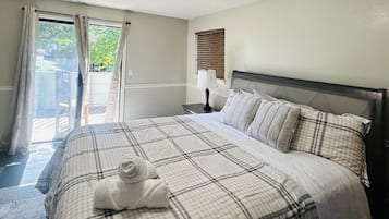 Desk, iron/ironing board, WiFi, bed sheets