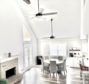 Dining - Spacious Lake Lanier property - Close to Atlanta and full of amenities (Buford)