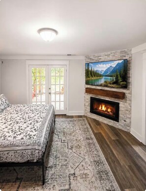 Room - Spacious Lake Lanier property - Close to Atlanta and full of amenities (Buford)