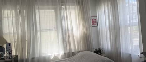 WiFi, bed sheets