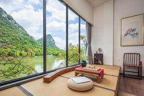 Phòng 2 giường đơn Deluxe, quang cảnh hồ | Nội thất