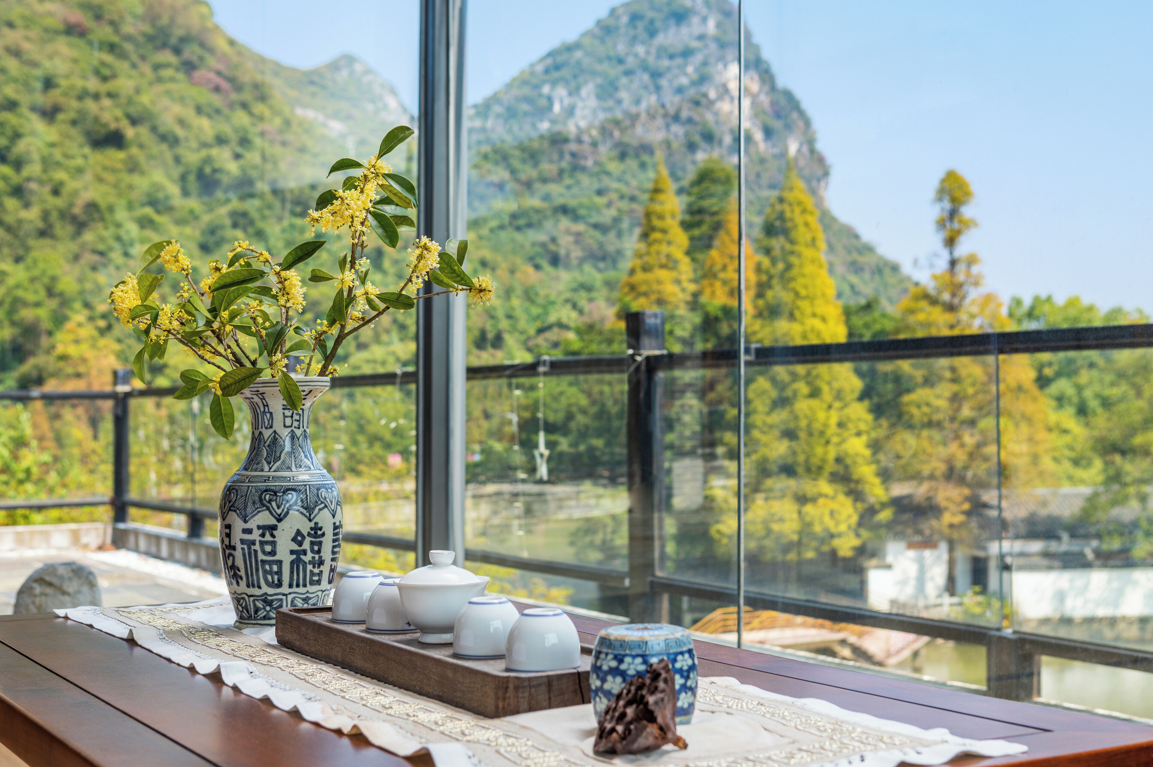 Superior-Suite, Terrasse, Seeblick | Innenbereich