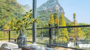 Superior-Suite, Terrasse, Seeblick | Innenbereich