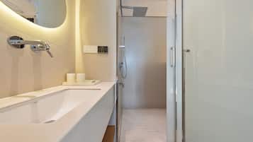 Superior-Maisonette, Flussblick | Badezimmer | Hausschuhe