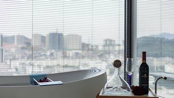 Superior Duplex, River View | Interior