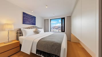 Dúplex superior, vistas al río | Cortinas opacas y sistema de insonorización
