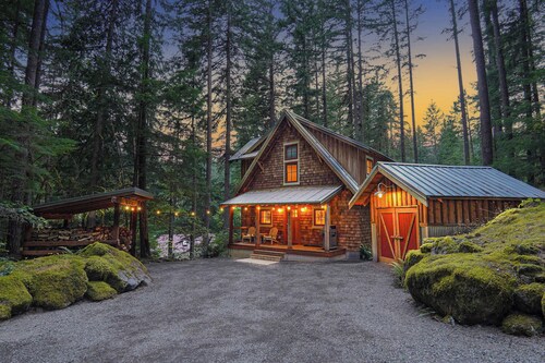 Labor Day Available! The Shuksan | Hot Tub, Game Room + Pool
