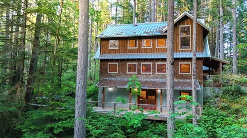 The Shuksan | Hot Tub + Game Room + Pool