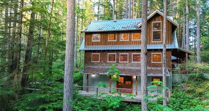 The Shuksan | Hot Tub + Game Room + Pool