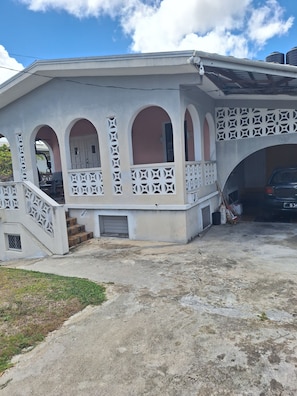Exterior - Welcoming apartment with AC in the heart of Oxnards (Oxnards)