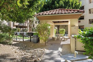 Outdoor dining - New on VRBO! Arizona Biltmore Penthouse Condo - Close to everything + free WiFi! (Phoenix)