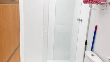 Handtücher, Seife, Toilettenpapier