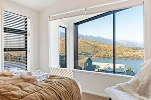 Room - Stone Ridge: Modern House with Lake Views (Queenstown)