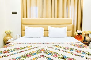Deluxe Double Room | Hypo-allergenic bedding, desk, soundproofing, free WiFi - Hotel Taha Inn Home Comfort (Srinagar)