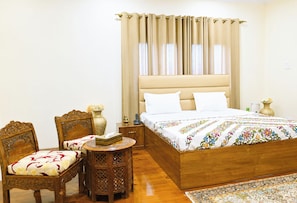Deluxe Double Room | Hypo-allergenic bedding, desk, soundproofing, free WiFi - Hotel Taha Inn Home Comfort (Srinagar)