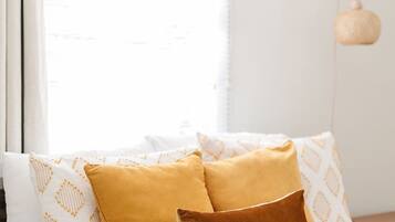 Desk, iron/ironing board, WiFi, bed sheets
