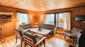 TV, fireplace - Gorgeous home in Vinstra with sauna (Vinstra)