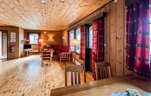 A wooden interior with a sofa, chairs, a television, and a fireplace. - Gorgeous home in Vinstra with sauna (Vinstra)