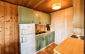 Coffee/tea maker, fridge, oven, stovetop - Gorgeous home in Vinstra with sauna (Vinstra)