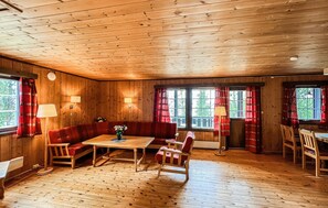 TV, fireplace - Gorgeous home in Vinstra with sauna (Vinstra)