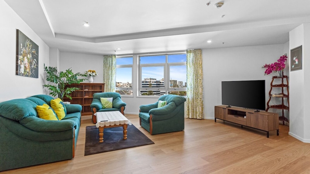 Freshly Renovated Spacious 10th Floor Apartment - Auckland