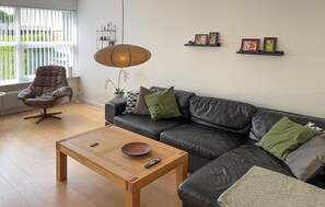 Smart TV - 3 bedroom stunning home in Tarm (Tarm)