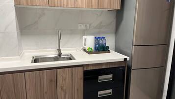 Family Suite, Balcony, City View | Private kitchen | Fridge, stovetop