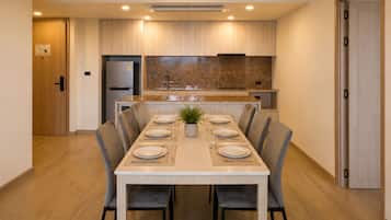 Luxury Condo, Balcony, Golf View | Dining