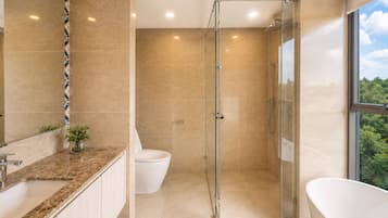 Luxury Condo, Balcony, Golf View | Bathroom