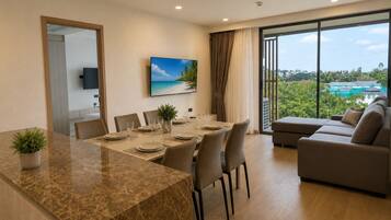 Luxury Condo, Balcony, Golf View | Interior