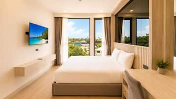 Luxury Condo, Balcony, Golf View