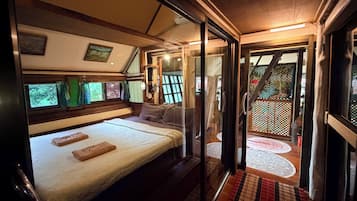 Chambre Double, salle de bains commune | Coffres-forts dans les chambres, Wi-Fi gratuit