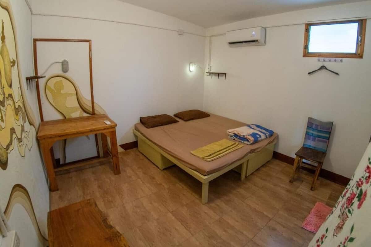 Family Room | In-room safe, free WiFi