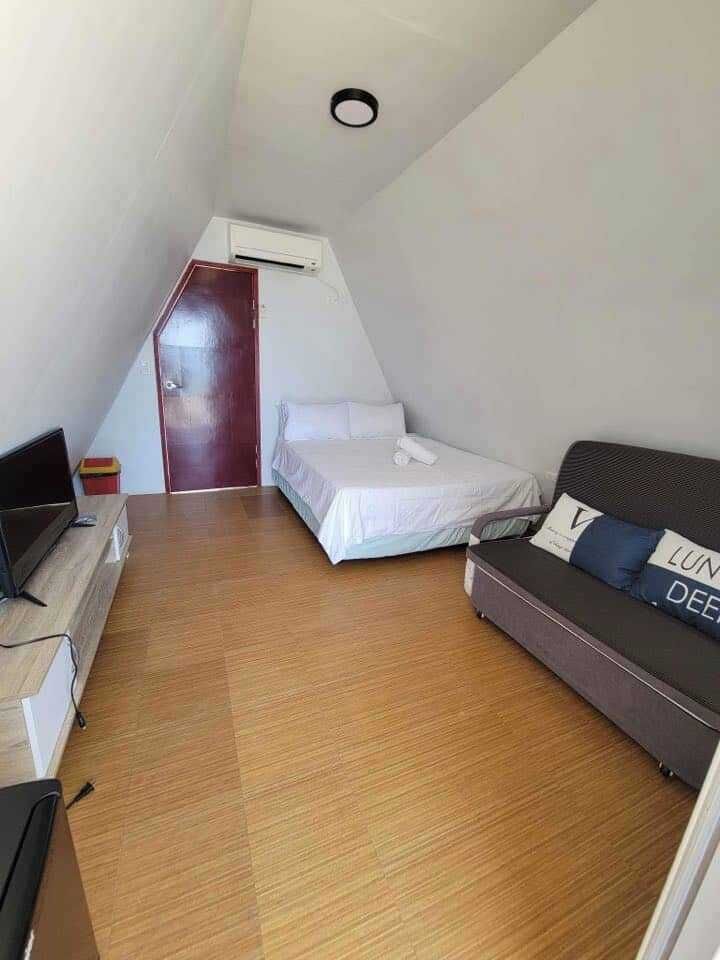 Single Room, Balcony, Beach View | Interior