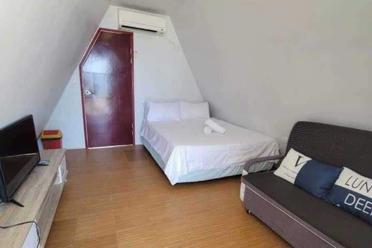 Single Room, Balcony, Beach View | Interior