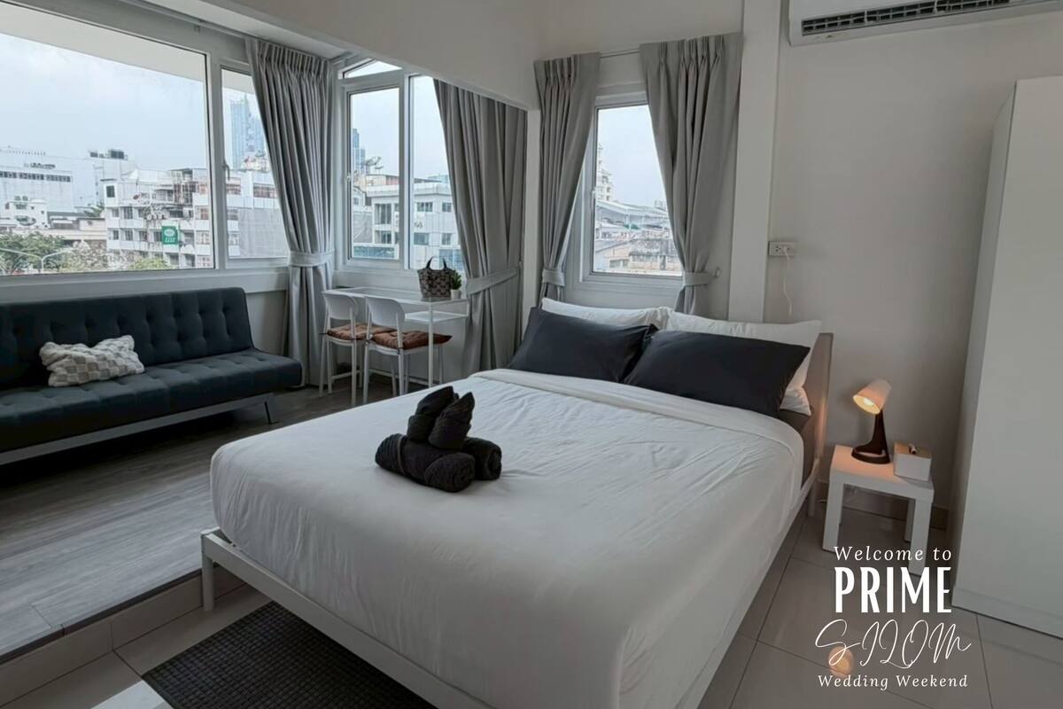 Panoramic Studio, 1 Queen Bed with Sofa bed, City View | Desk, laptop workspace, free WiFi