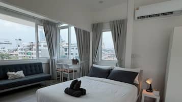 Panoramic Studio, 1 Queen Bed with Sofa bed, City View | Desk, laptop workspace, free WiFi