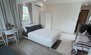 Panoramic Studio, 1 Queen Bed with Sofa bed, City View | Desk, laptop workspace, free WiFi - Prime Silom (Bangkok)