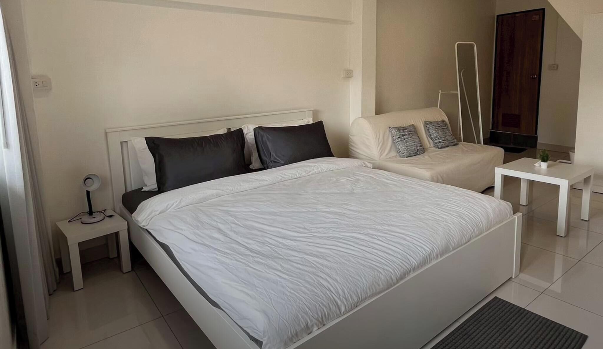 Studio, 1 King Bed with Sofa bed, Non Smoking, City View | Desk, laptop workspace, free WiFi
